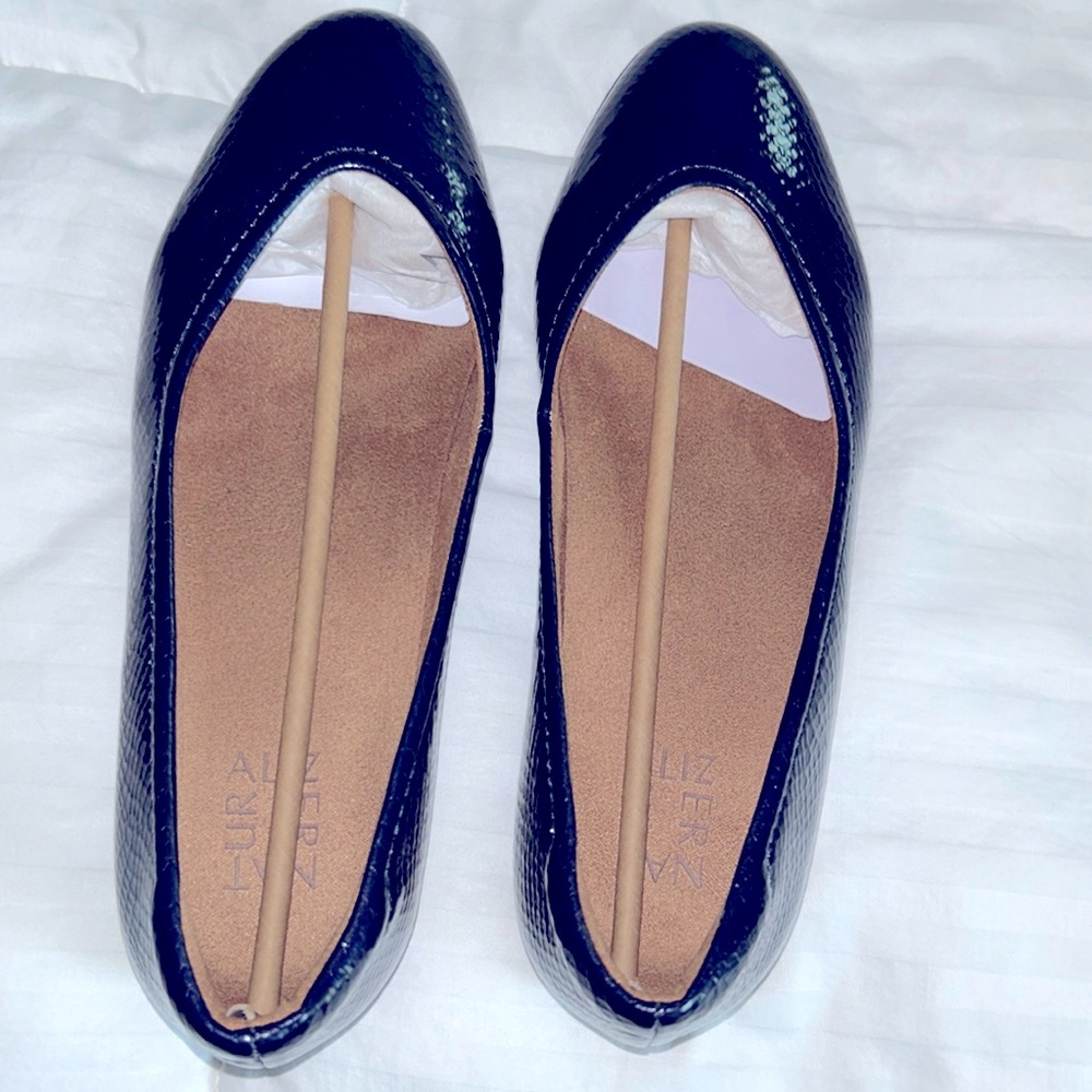 Naturalizer navy flats
